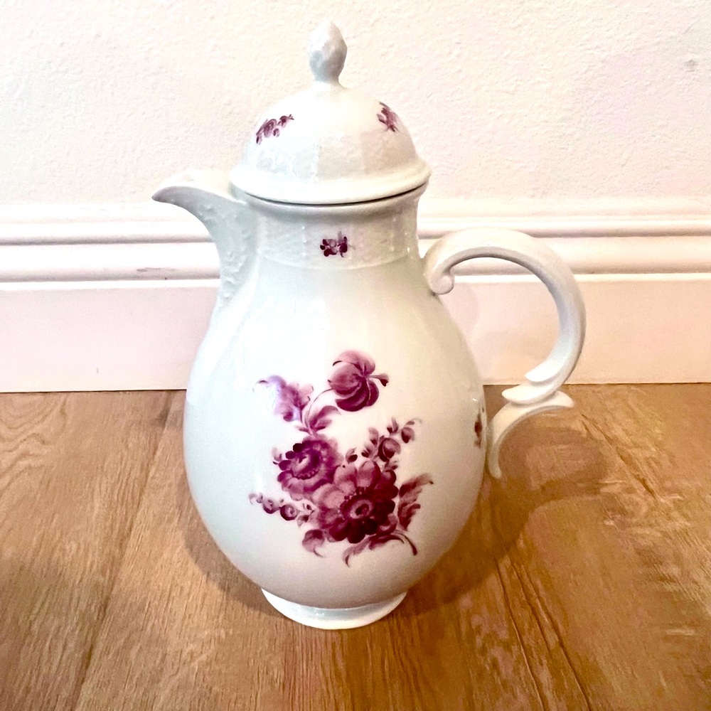 ANTIQUE GERMAN NYMPHENBURG #1419 PURPLE FLORAL PORCELAIN TEAPOT COFFEE POT MINT